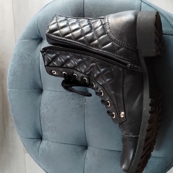 Shoes - Picture 4 of 6